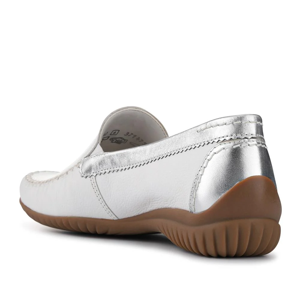 California Gabor Leather Stitched-Detail Loafers - GAB41531 / 327 037 - White-Silver - Image 3