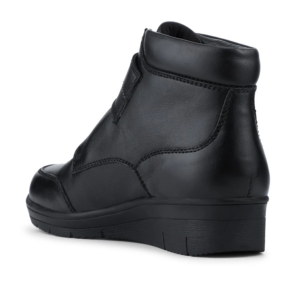 Leather Water Resistant Ankle Boots - DDIN42002 / 328 264 - Black - Image 2