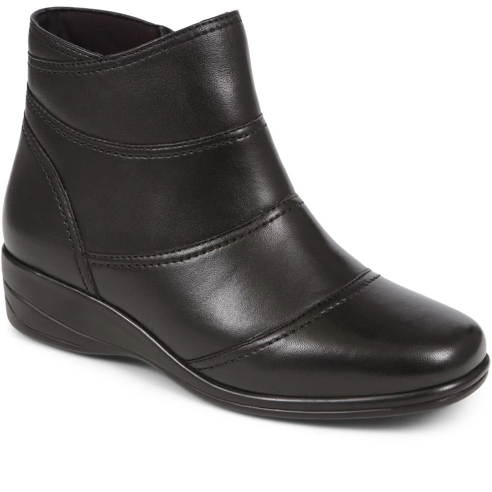 Leather Wedge Ankle Boots - KF38008 / 324 492 - Black
