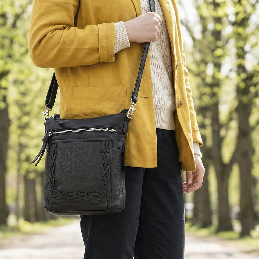 Leather Zip Close Crossbody Bag - JWNBG43000 / 329 276 - Black - Image 2
