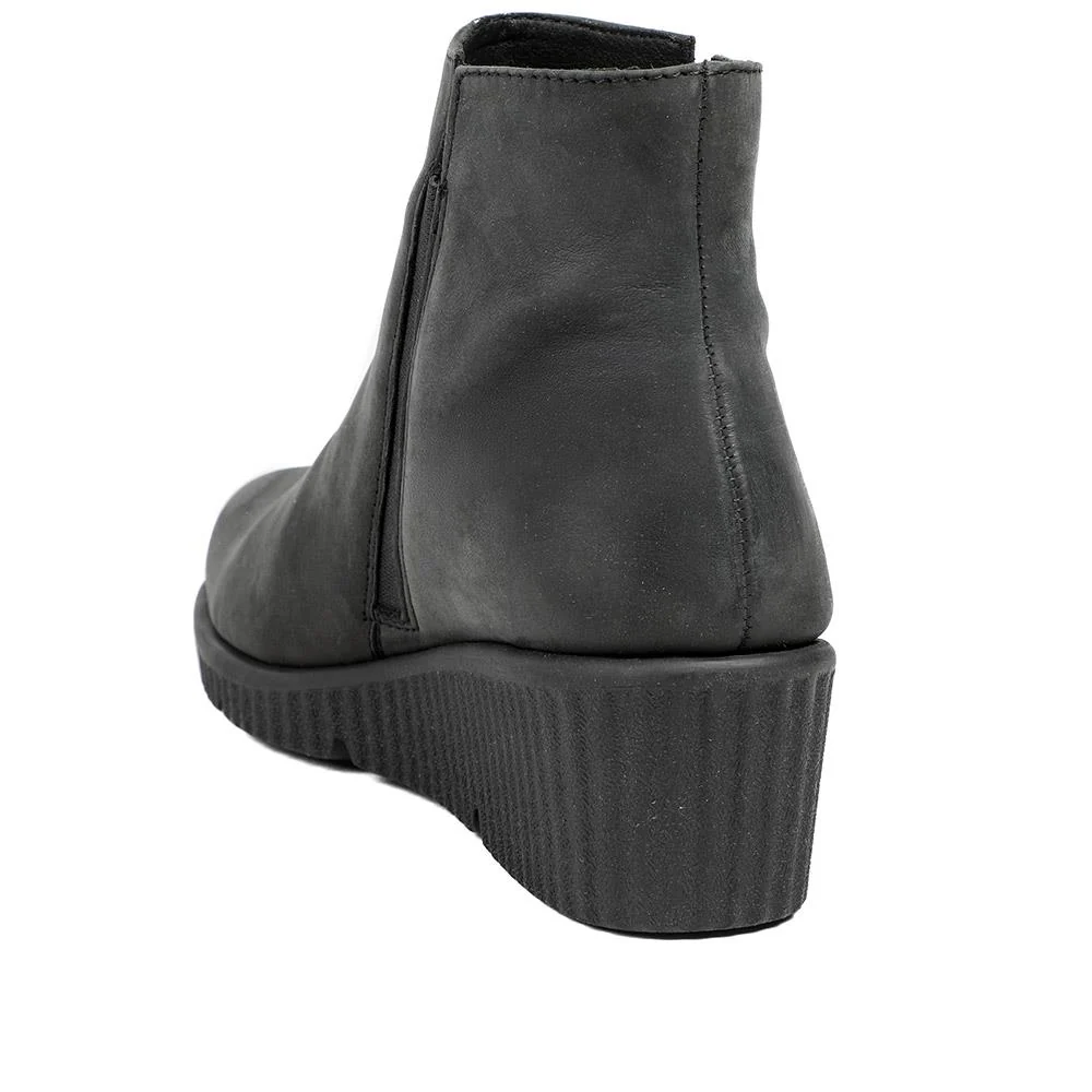 Leather Zip-Up Ankle Boots - VAN40523 / 326 733 - Black Nubuck - Image 3