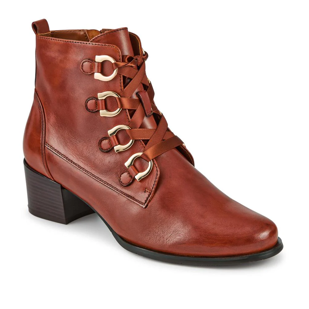 Legacy Leather Ankle Boots - LEGACY / 328 017 - Tan