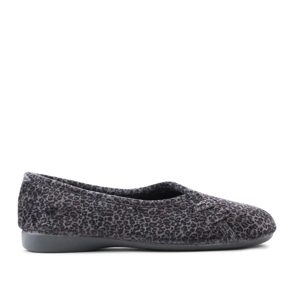 Leopard Print Slippers - FEVI32005 / 319 572 - Grey Leopard - Image 2