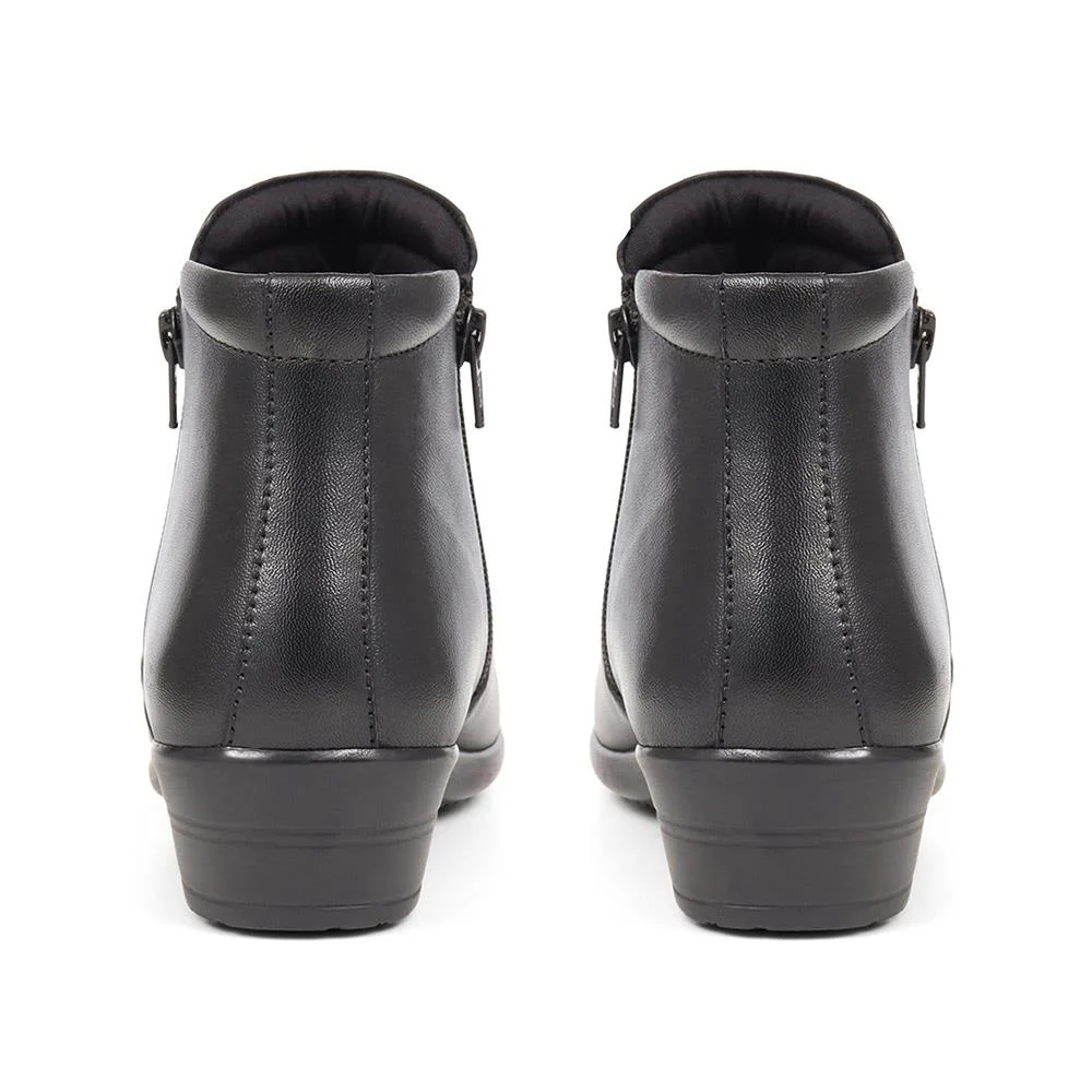 Lightweight Leather Ankle Boots - KF38012 / 324 468 - Black - Image 3