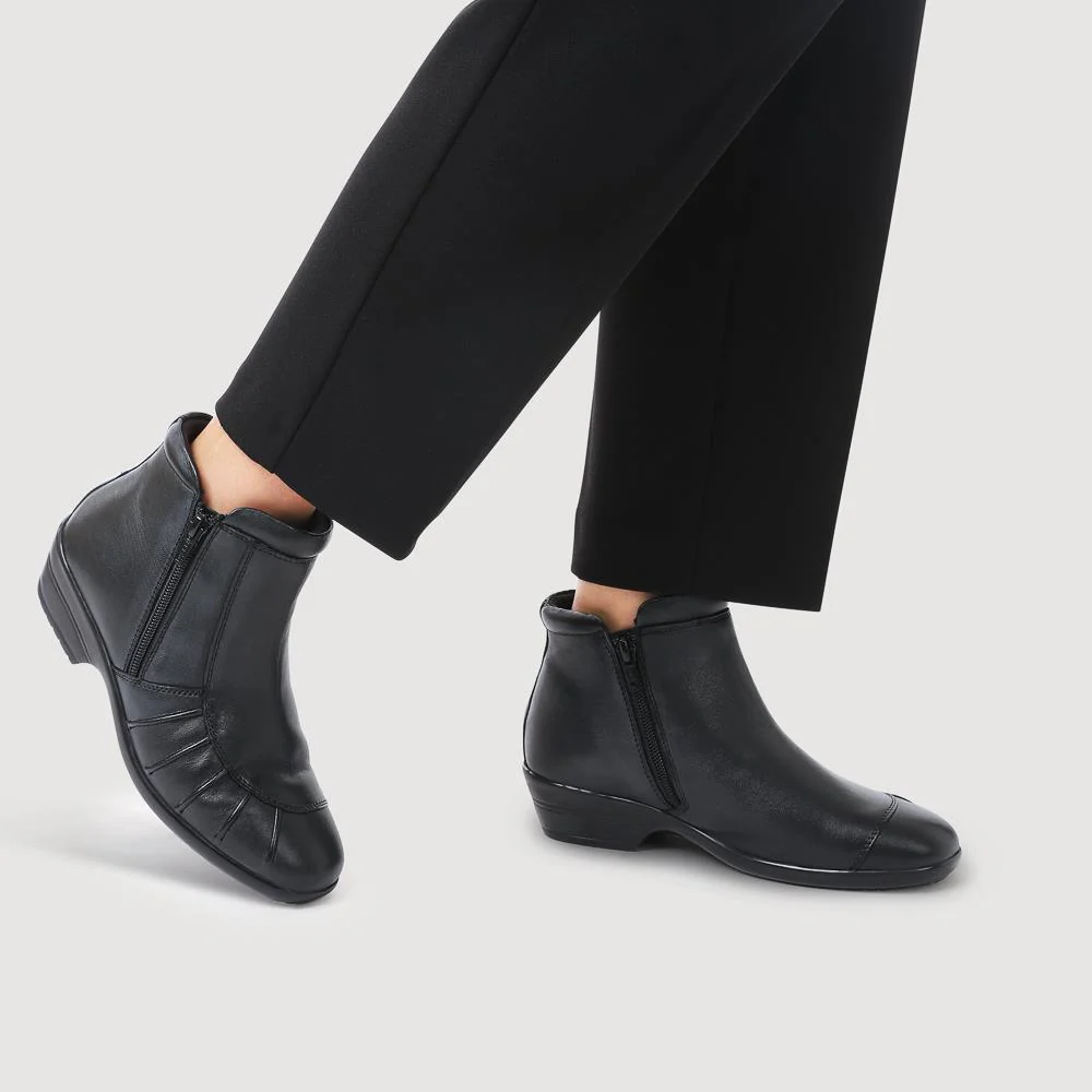 Lightweight Leather Ankle Boots - KF38012 / 324 468 - Black - Image 5