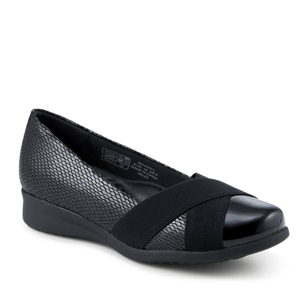 Lightweight Wedge Heel Slip On Shoes - WK42021 / 328 124