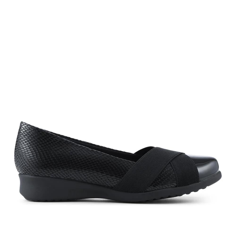 Lightweight Wedge Heel Slip On Shoes - WK42021 / 328 124 - Black-Black Patent - Image 2