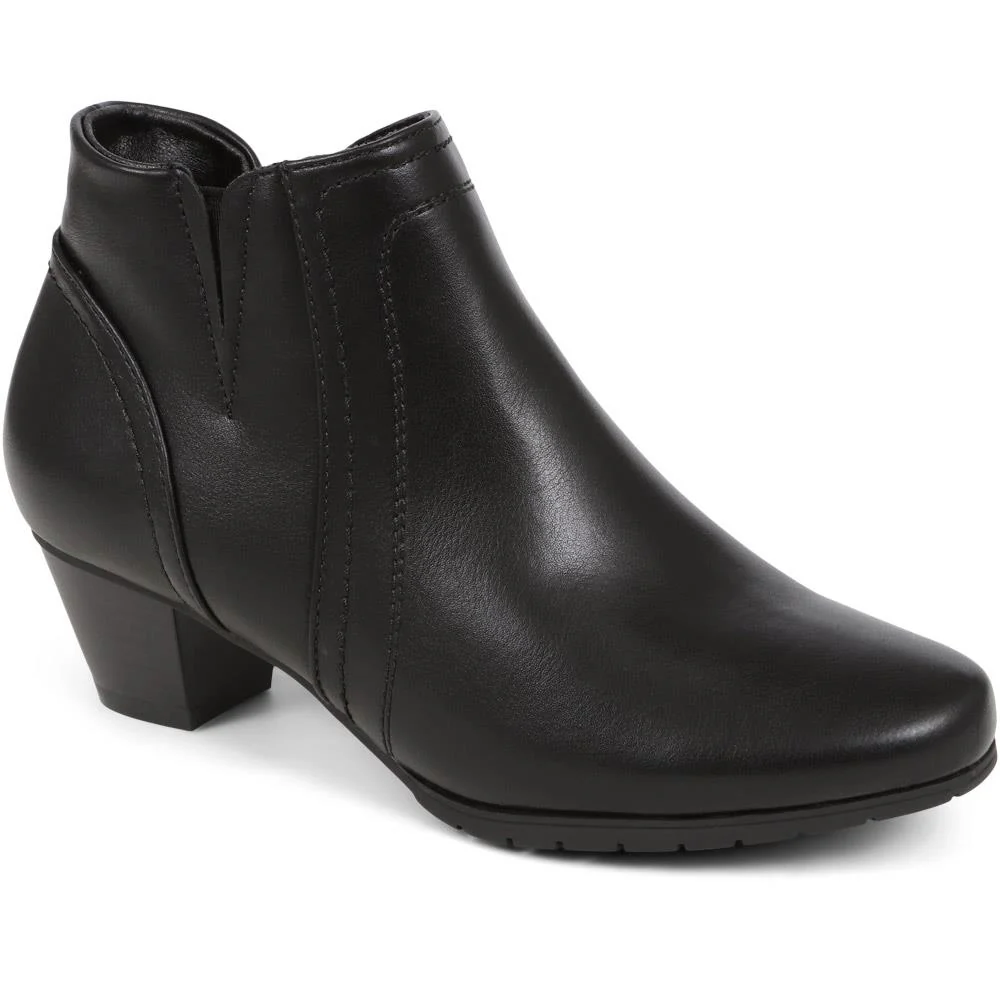 Low Heel Ankle Boots - WBINS38007 / 324 160 - Black