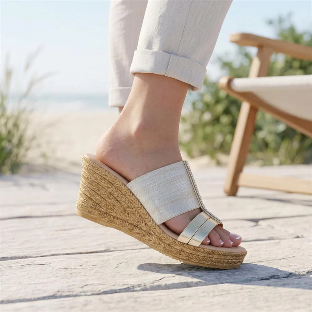 Metallic Wedge Espadrilles - CLUBS37003 / 323 836 - Gold - Image 2