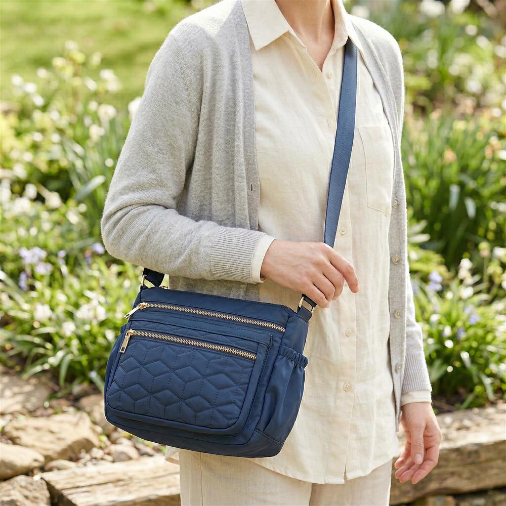 Quilted Multi Zip Crossbody Bag - WAHT43007 / 329 324 - Navy - Image 2