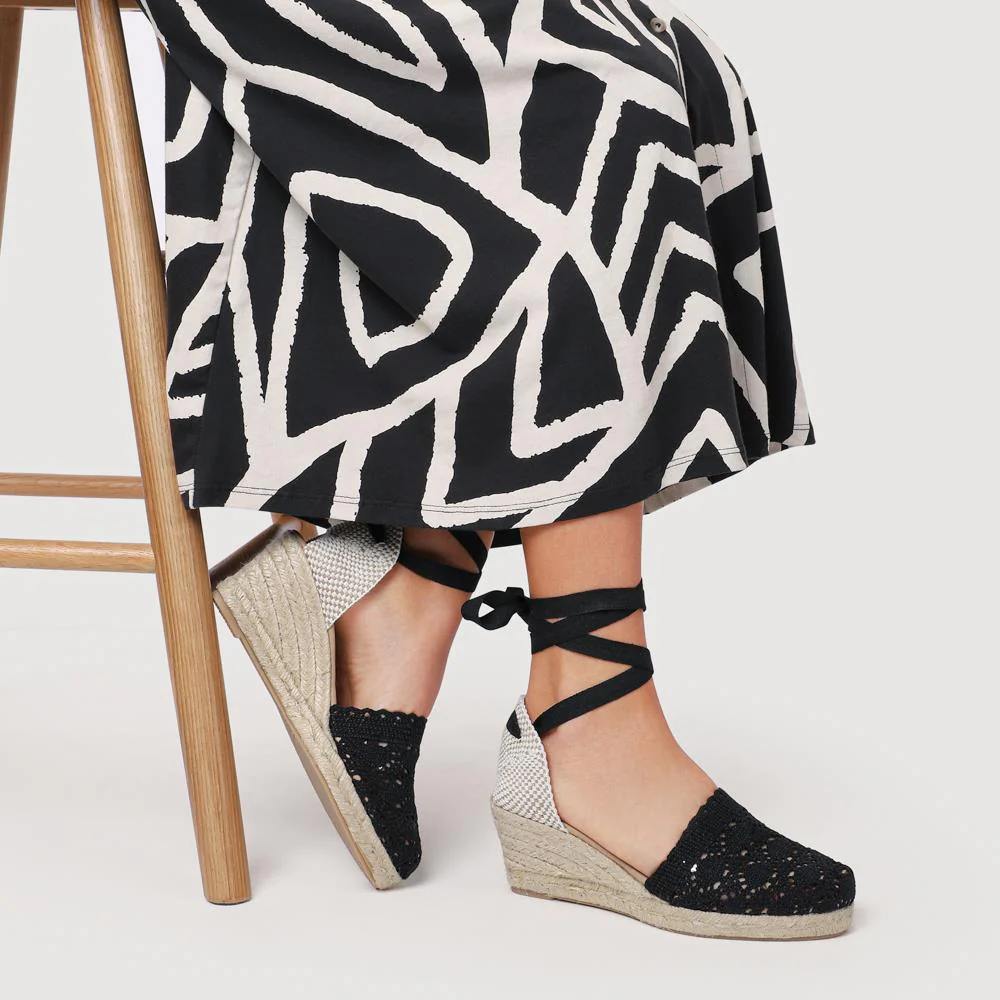 Single Lace Wedge Sandals - LOLLA41000 / 327 578 - Black - Image 2