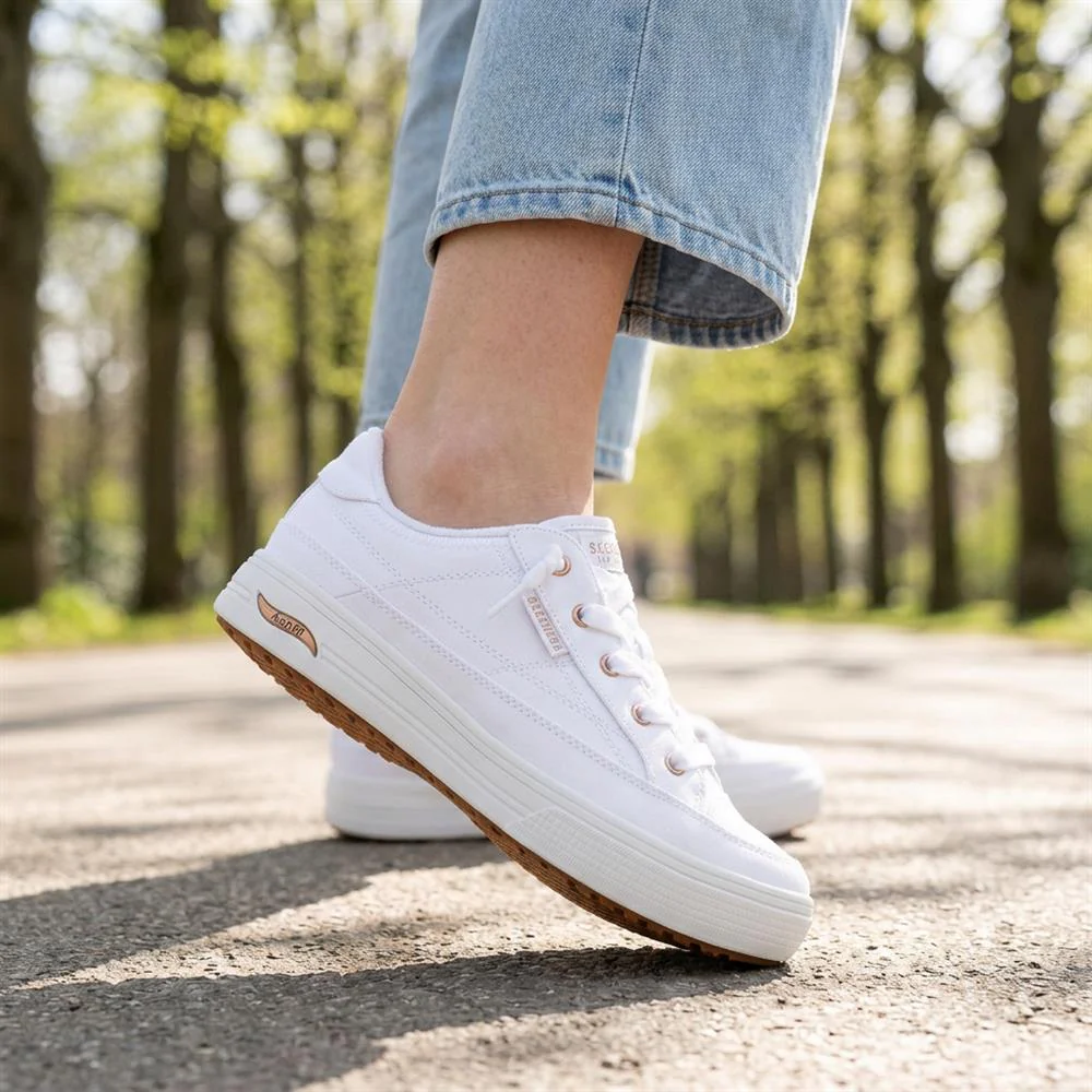 Skechers Arch Fit Arcade Lace Up Trainers - SKE43520 / 328 732 - White - Image 2