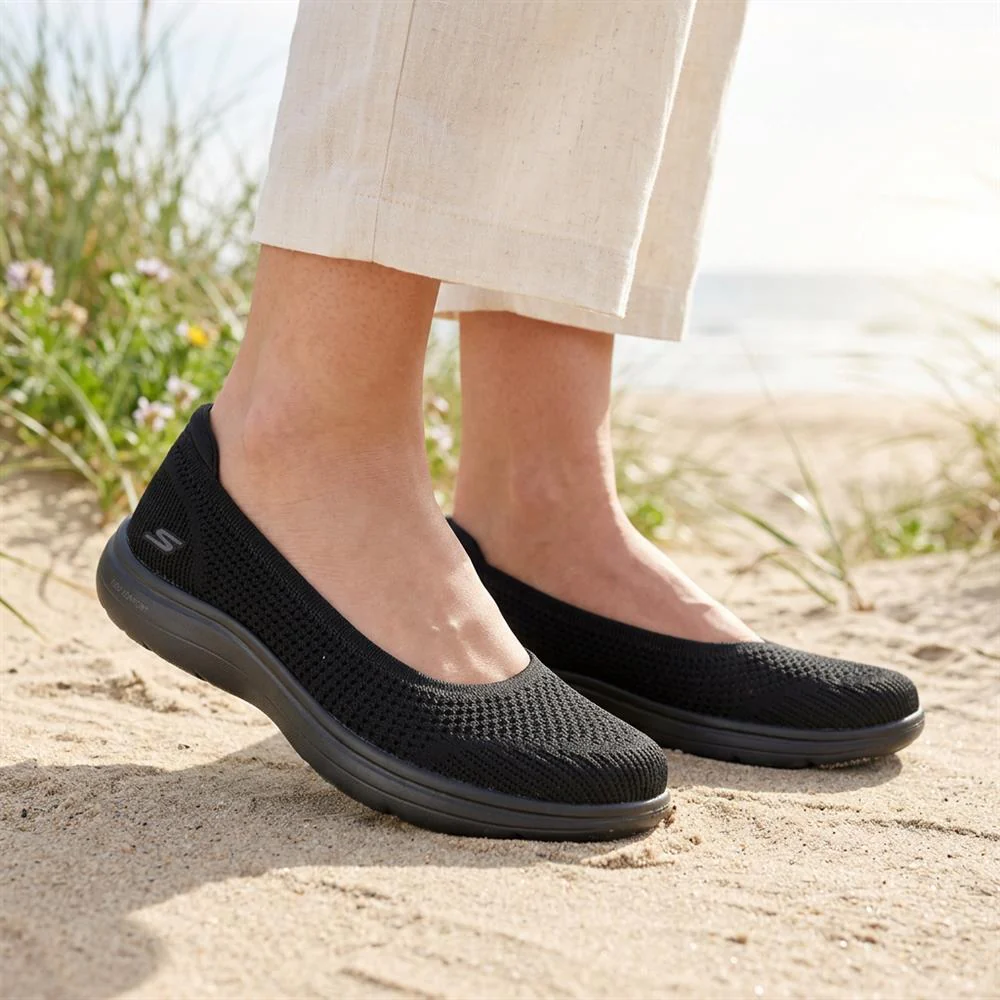 Skechers Breathable Cushioned Pumps - SKE43093 / 328 726 - Black - Image 2