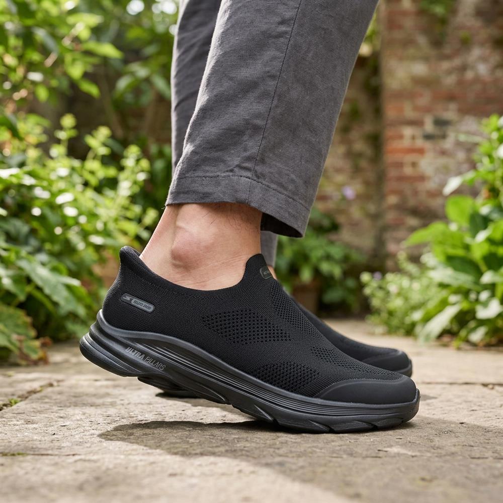 Skechers Extra Wide Slip-ins Go Walk 8 Trainers - SKE43528 / 328 731 - Black-Black - Image 2