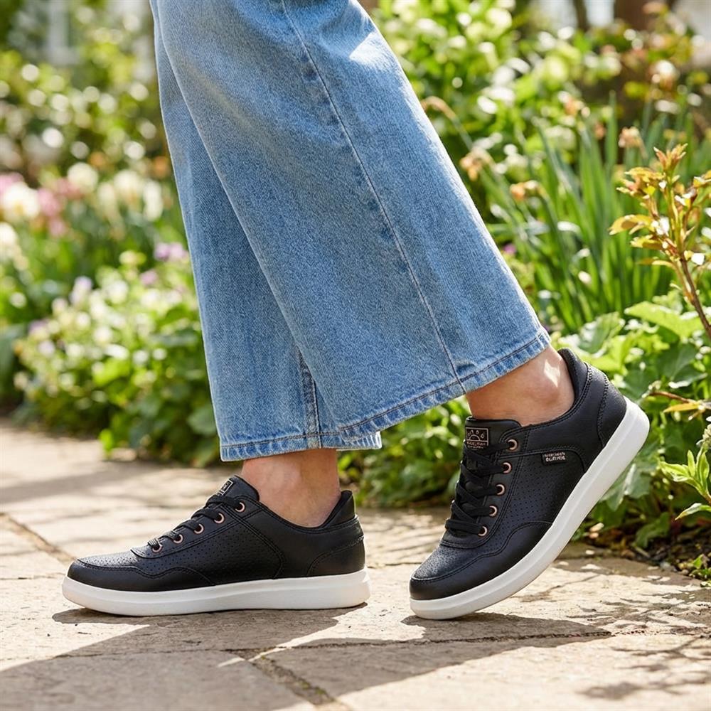 Skechers Slip-ins: BOBS D'Vine Trainers - SKE41520 / 326 991 - Black - Image 2