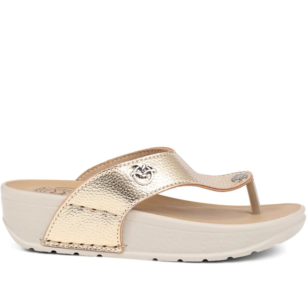 FlyFlot Toe Post Platform Sandals - FLY39083 / 324 805 - Gold - Image 2