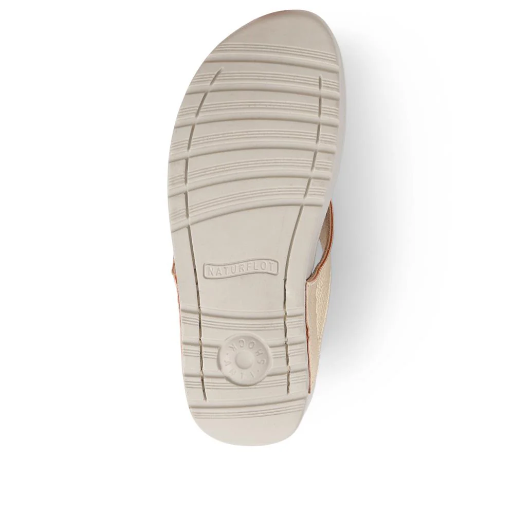 FlyFlot Toe Post Platform Sandals - FLY39083 / 324 805 - Gold - Image 4