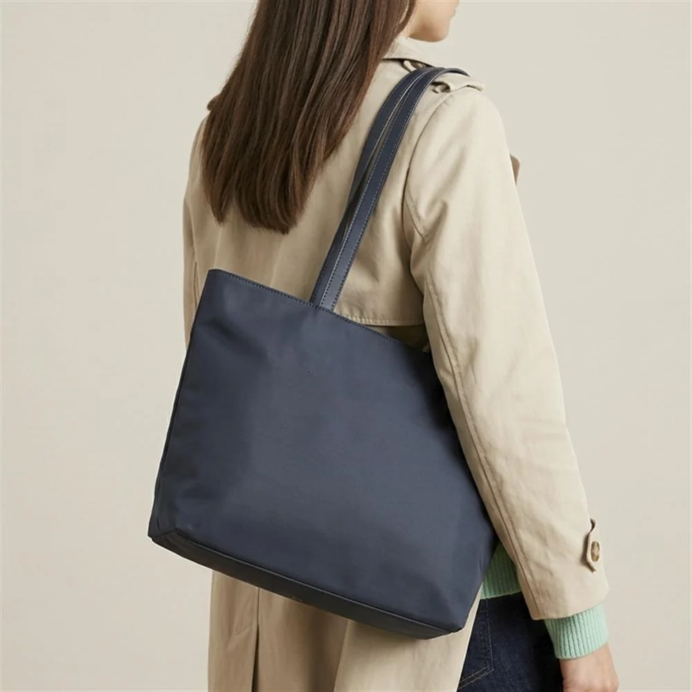 Vaya Leather Zip Close Shoulder Bag - VAYA / 329 381 - Navy - Image 2