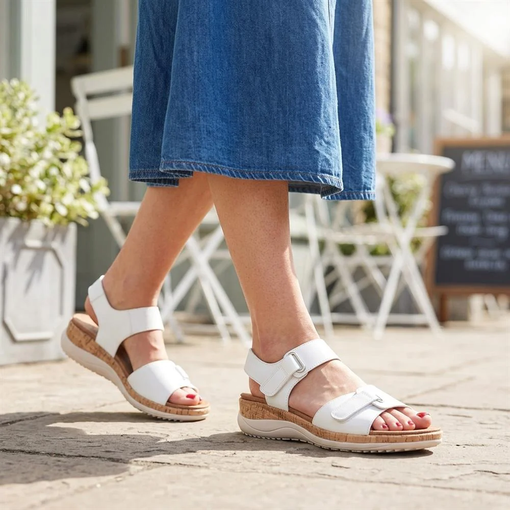 Wide Fit Adjustable Fastening Cushioned Sandals - BAIZH43042 / 329 246 - White - Image 2