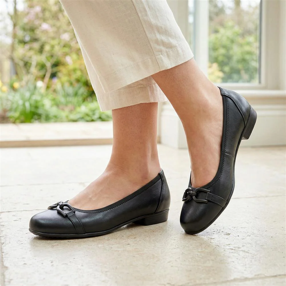 Wide Fit Buckle Detailed Pumps - WK43001 / 328 967 - Black - Image 2