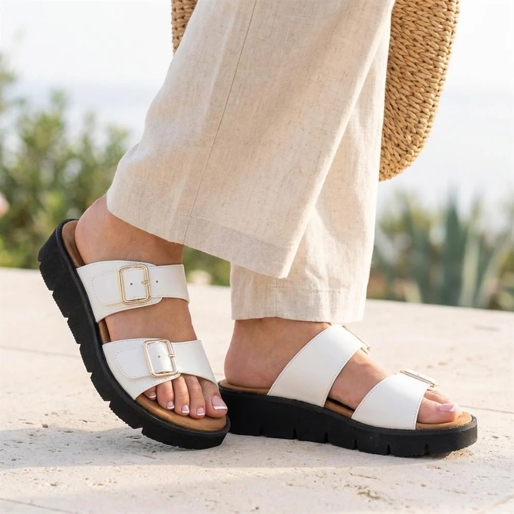 Wide Fit Cushioned Buckled Sandals - BAIZH43015 / 329 140 - White - Image 2