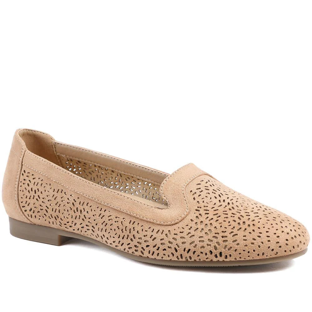 Wide Fit Laser Cut Slip On Shoes - WK43013 / 329 000 - Beige