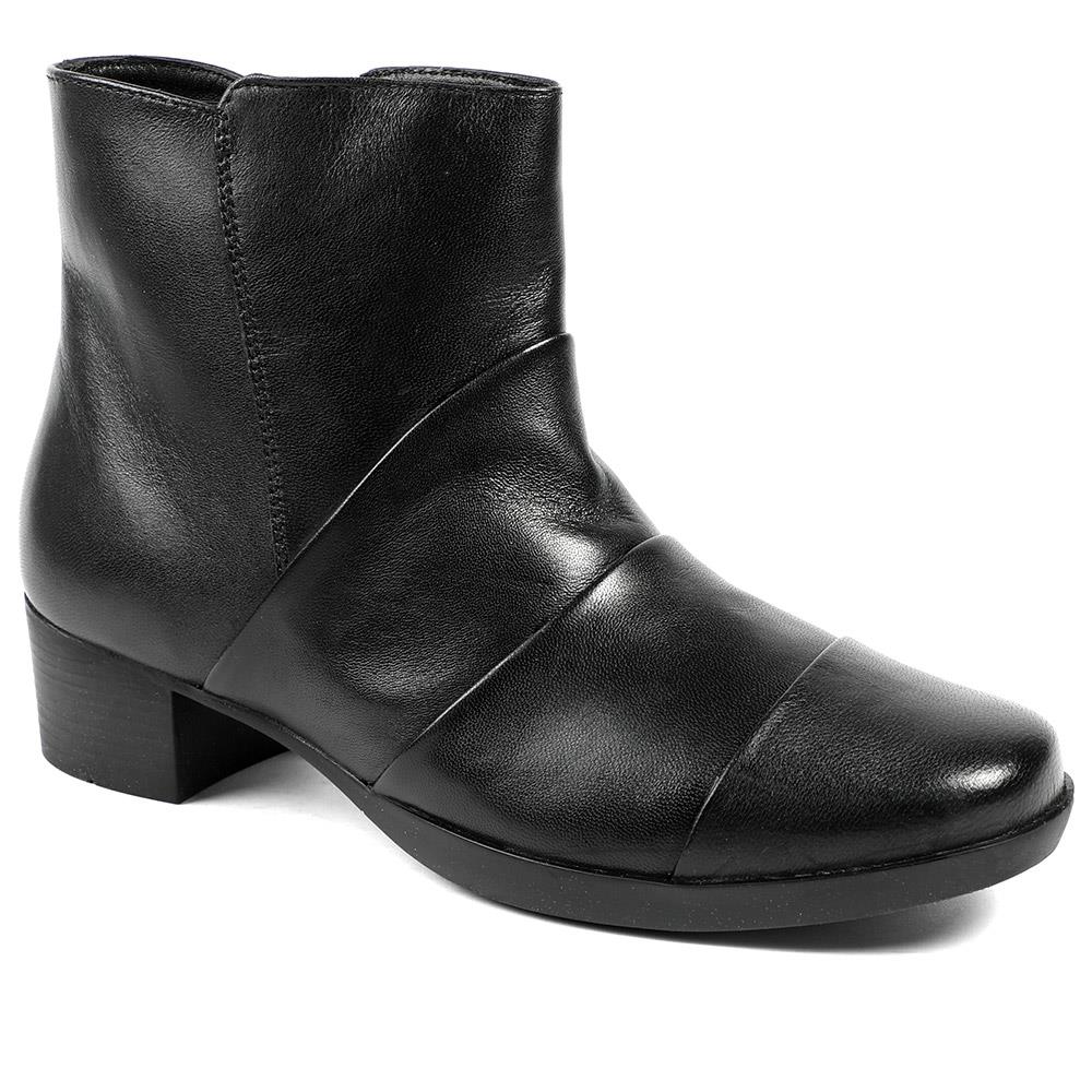 Wide Fit Leather Block Heeled Ankle Boots - GBA42001 / 328 625