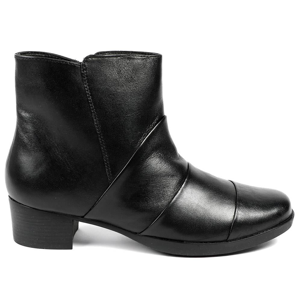Wide Fit Leather Block Heeled Ankle Boots - GBA42001 / 328 625 - Black - Image 2