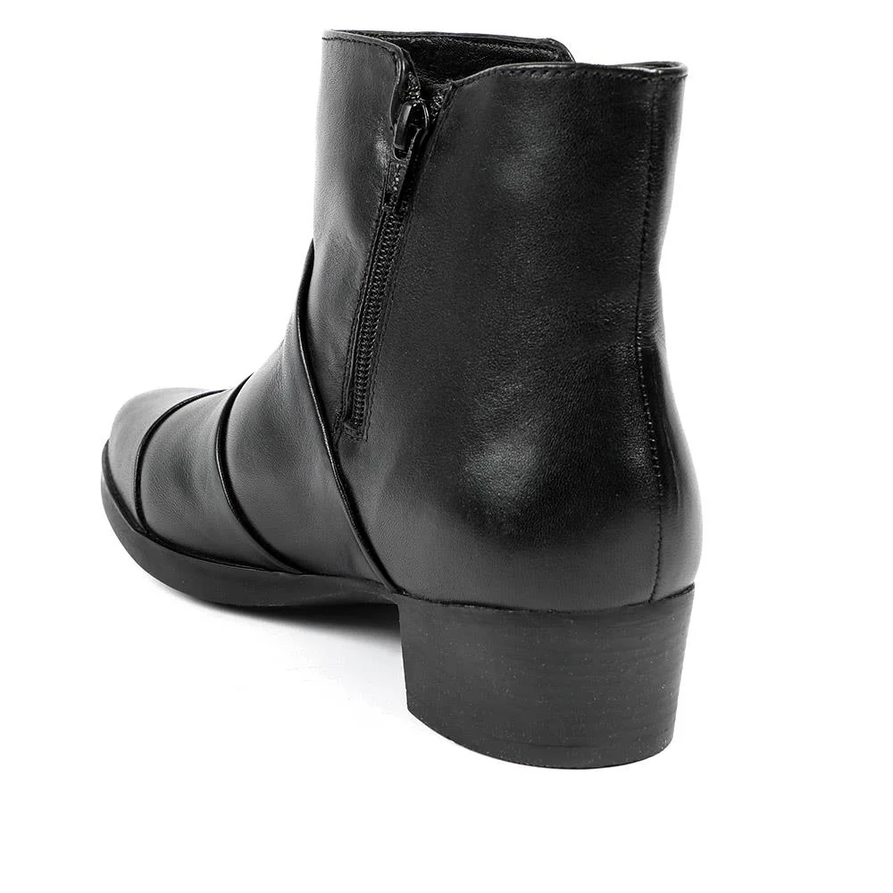 Wide Fit Leather Block Heeled Ankle Boots - GBA42001 / 328 625 - Black - Image 3