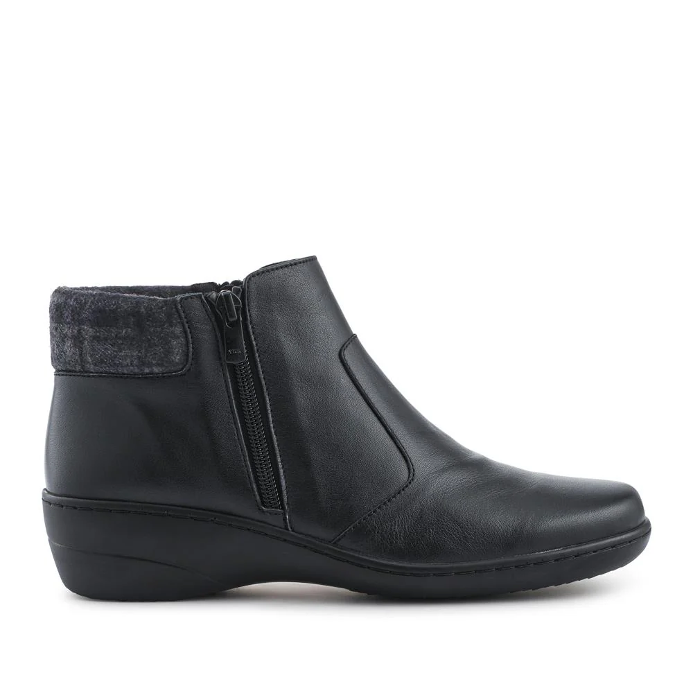 Wide-Fit Leather Lightweight Ankle Boots - LUCK42000 / 328 506 - Black - Image 2