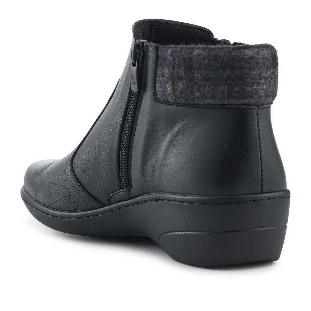 Wide-Fit Leather Lightweight Ankle Boots - LUCK42000 / 328 506 - Black - Image 3