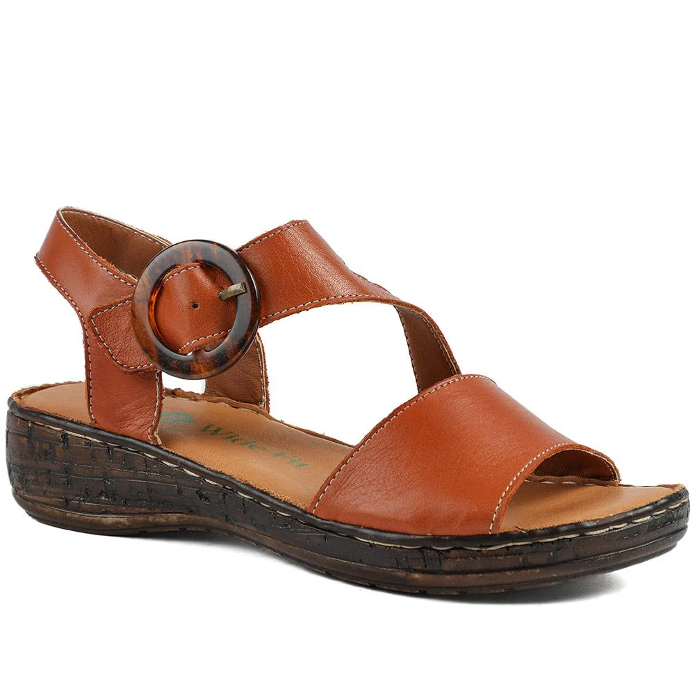 Wide Fit Leather Sandals With Buckle Fastening - LUCK43007 / 329 406 - Tan