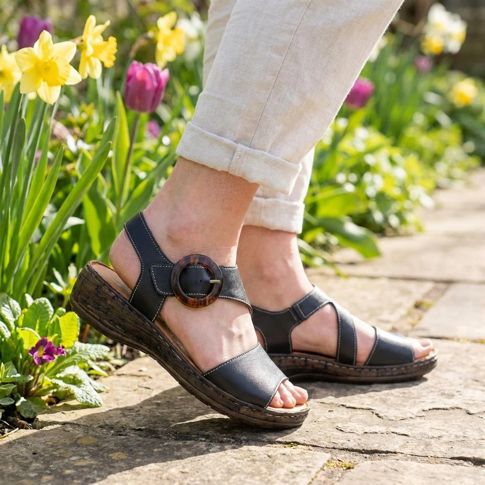 Wide Fit Leather Sandals With Buckle Fastening - LUCK43007 / 329 406 - Black - Image 2