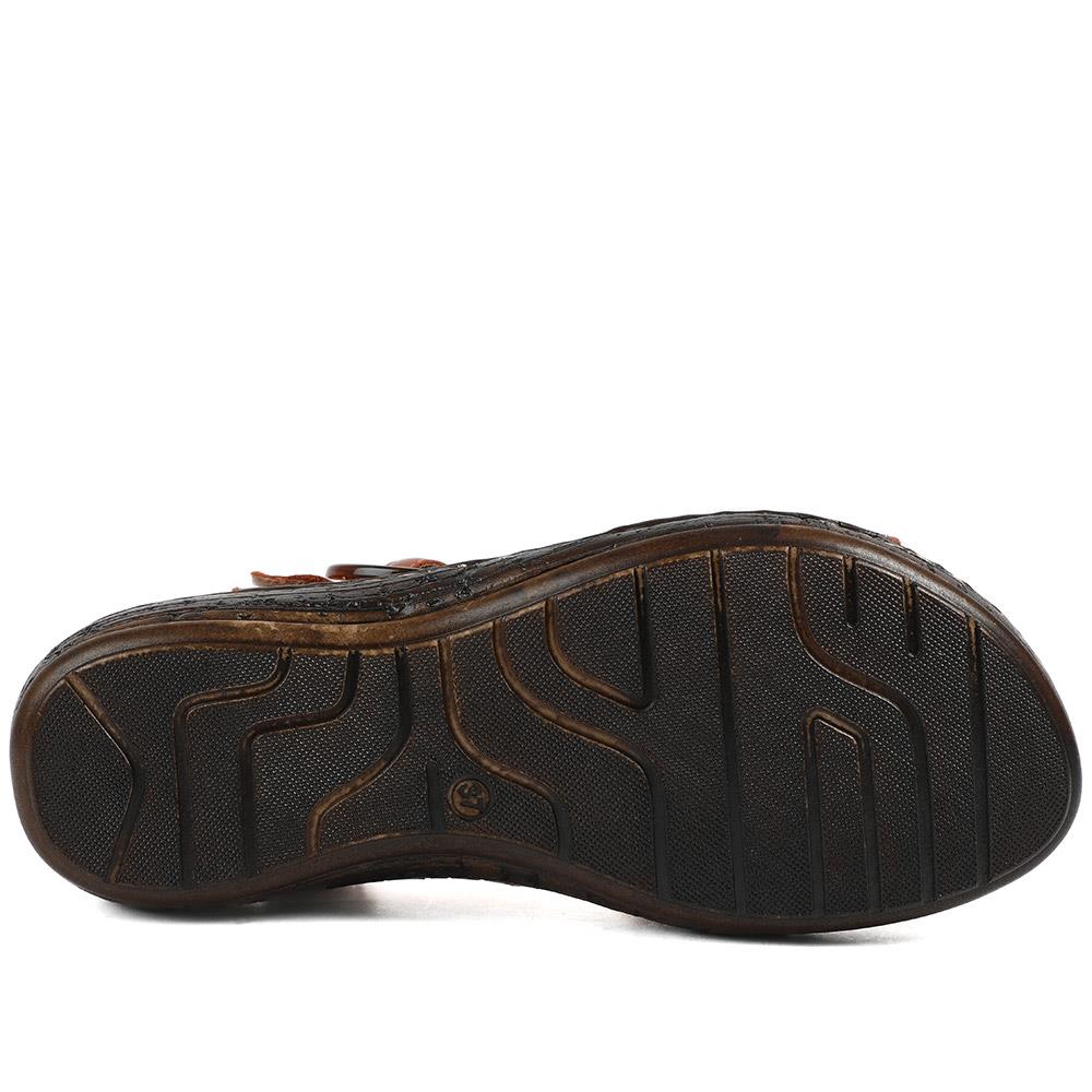 Wide Fit Leather Sandals With Buckle Fastening - LUCK43007 / 329 406 - Tan - Image 6