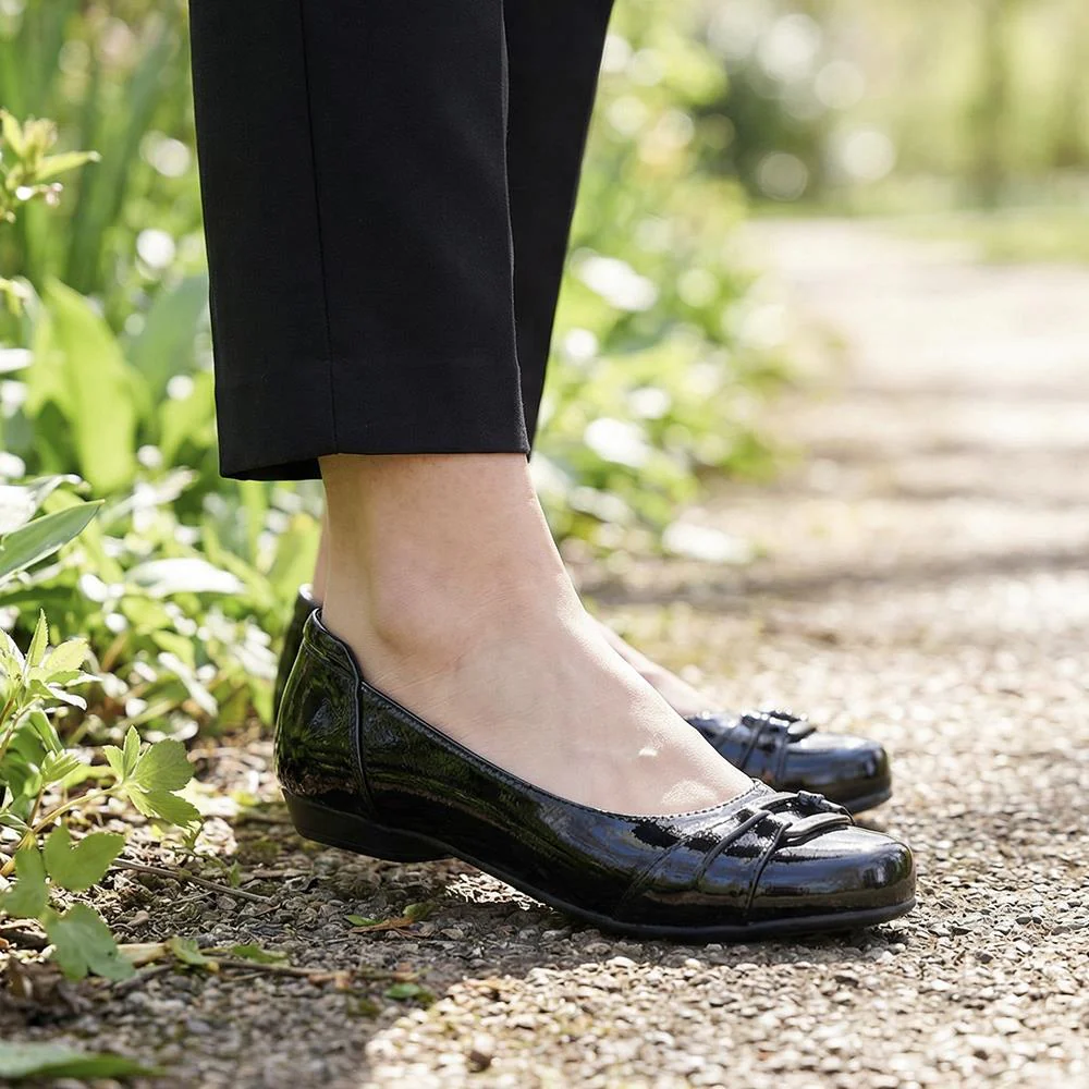 Wide Fit Patent Bow Detail Ballet Flats - WBINS43066 / 329 025 - Black Patent - Image 2