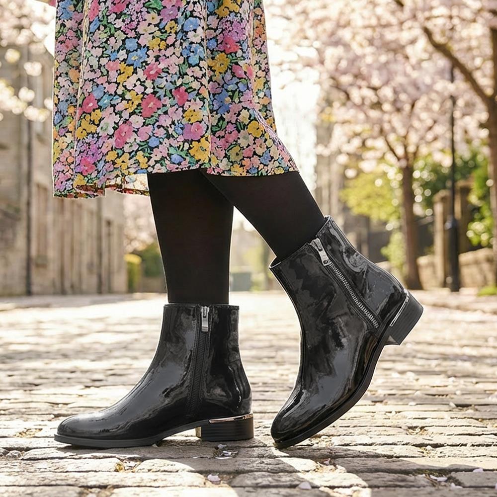 Wide Fit Smart Zip Up Ankle Boots - WOIL42015 / 328 132 - Black Patent - Image 2