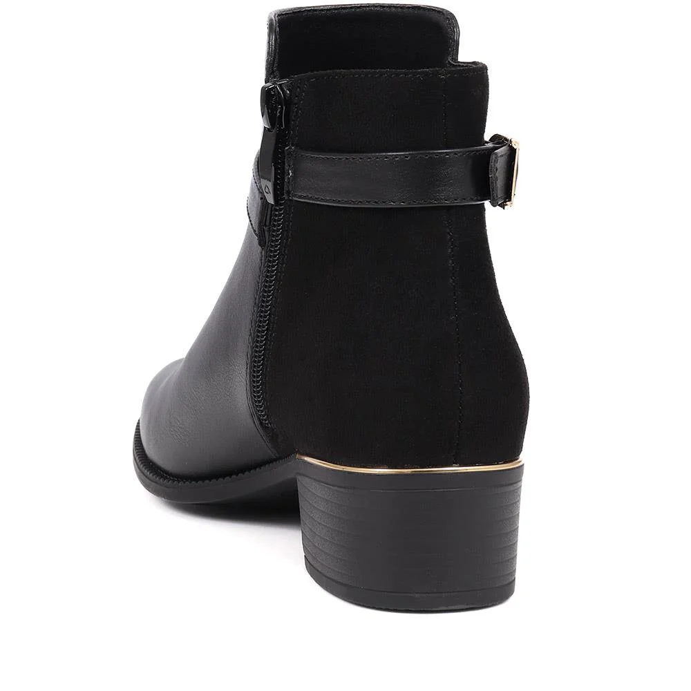 Zip-Detail Heeled Ankle Boots - WOIL40041 / 326 047 - Black - Image 3